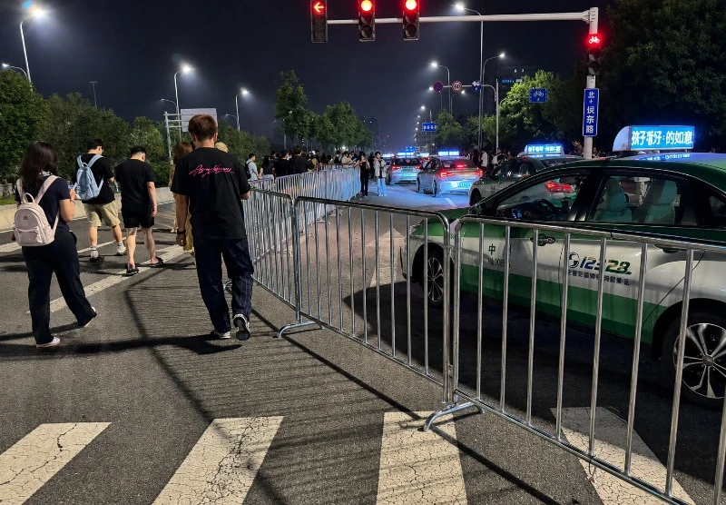 歩行者と車両の交通分離バリア
